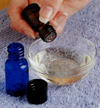 Растворить ароматические масла в масле-основе